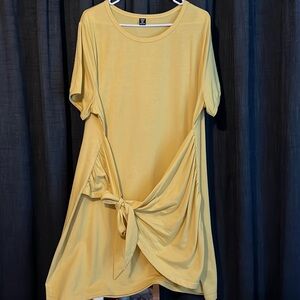 Yellow tshirt dress with tie front - size 4X fits like 2x